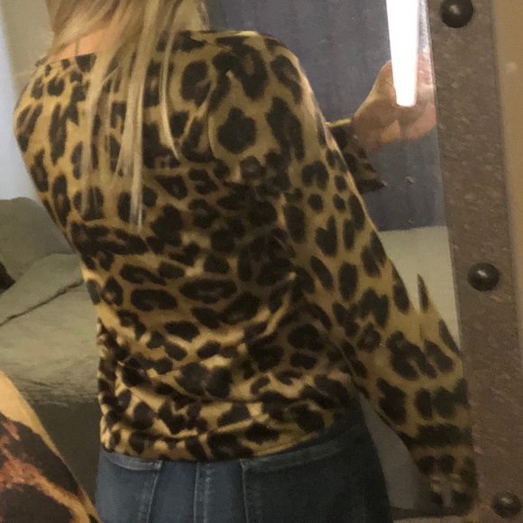 Long sleeve cheetah blouse - Picture 7 of 7